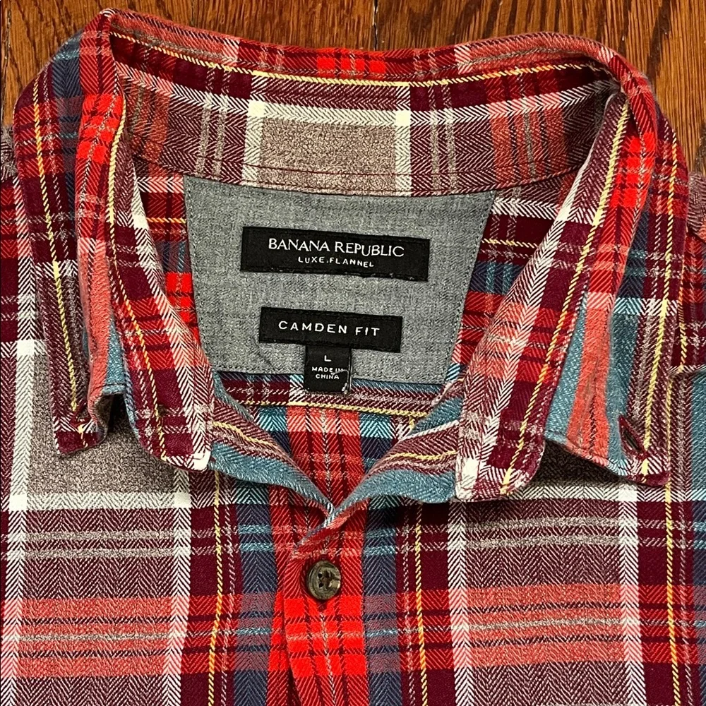 Banana Republic Luxe Flannel Camden Fit Red Blue Grey Plaid Button Down in Large